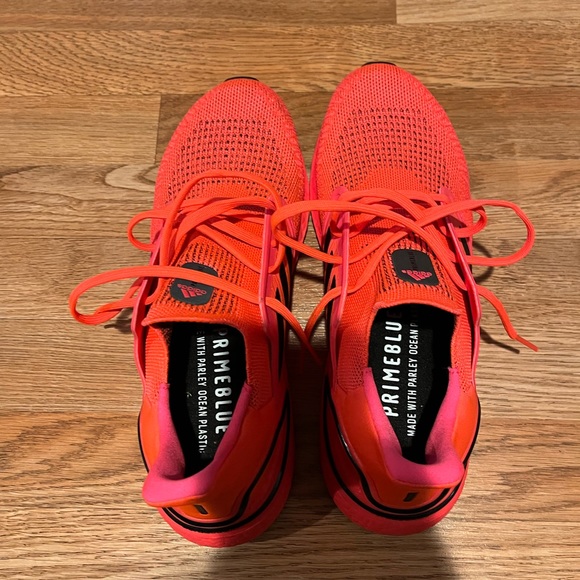 Ultra boost in a citrus colorway - Picture 2 of 3